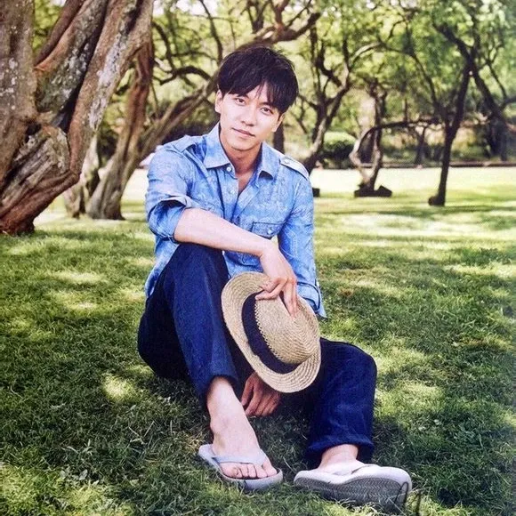 Behind-the-scenes cut of Lee Seunggi