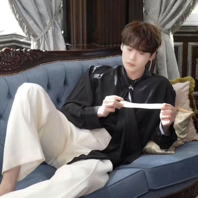 A moment captured by a fan of Lee Jongsuk