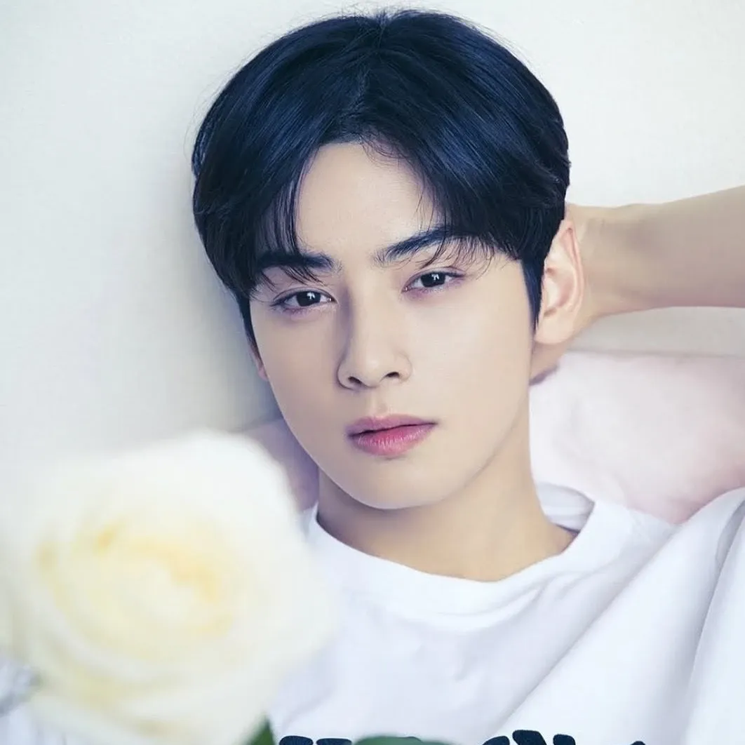 Latest photo of Cha Eunwoo