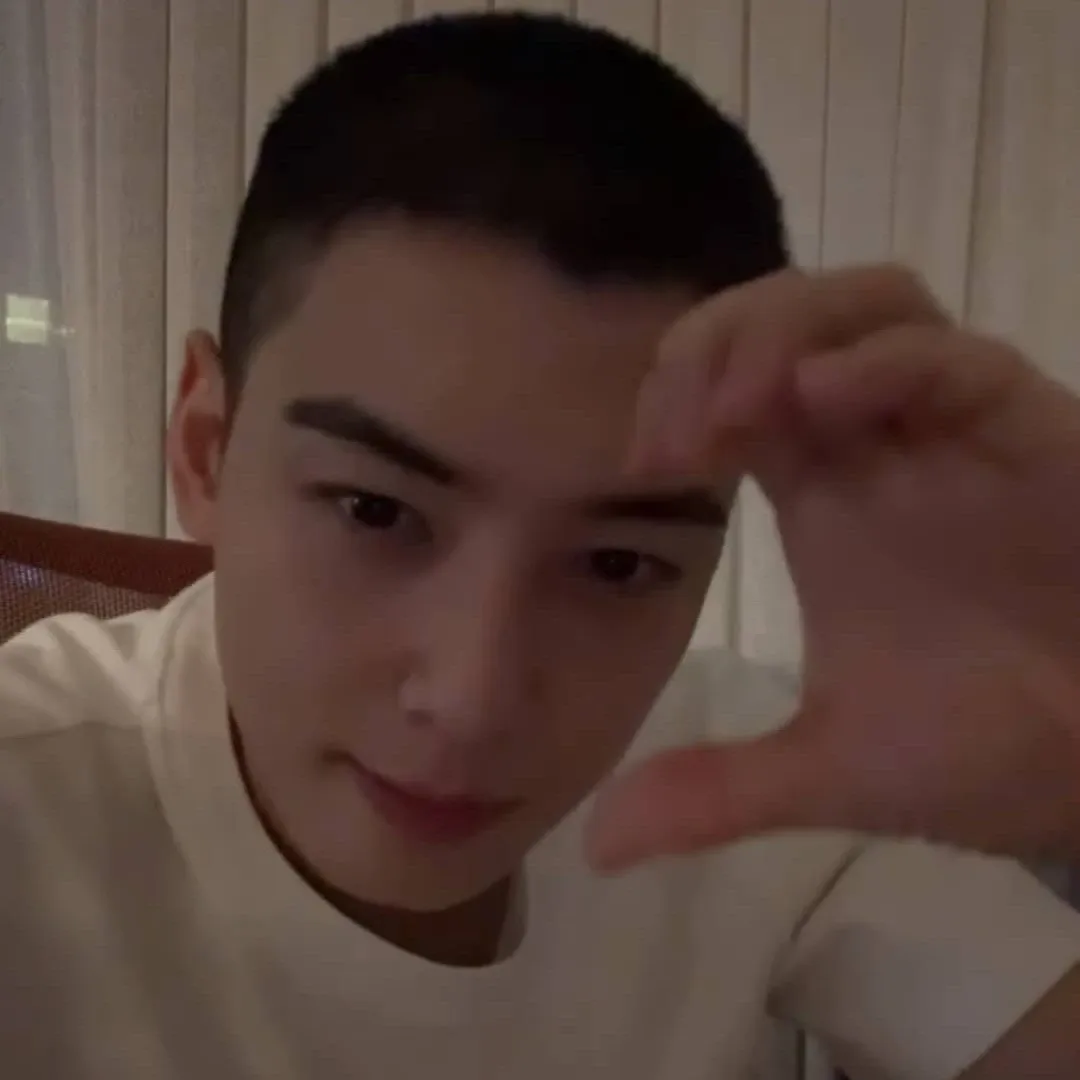 Recent activity shot of Cha Eunwoo