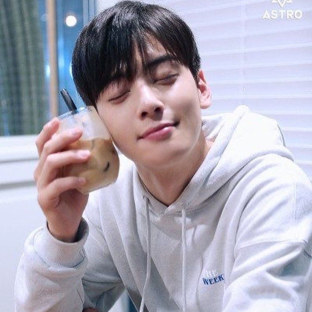 Latest photo of Cha Eunwoo