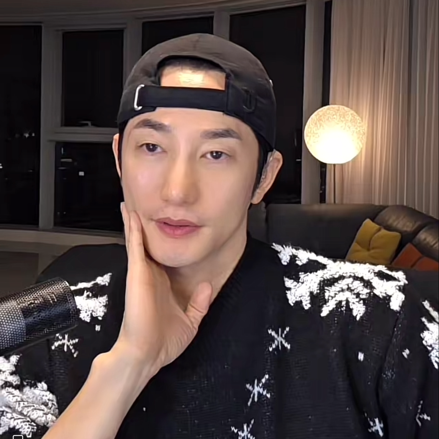Behind-the-scenes cut of Park Sihoo