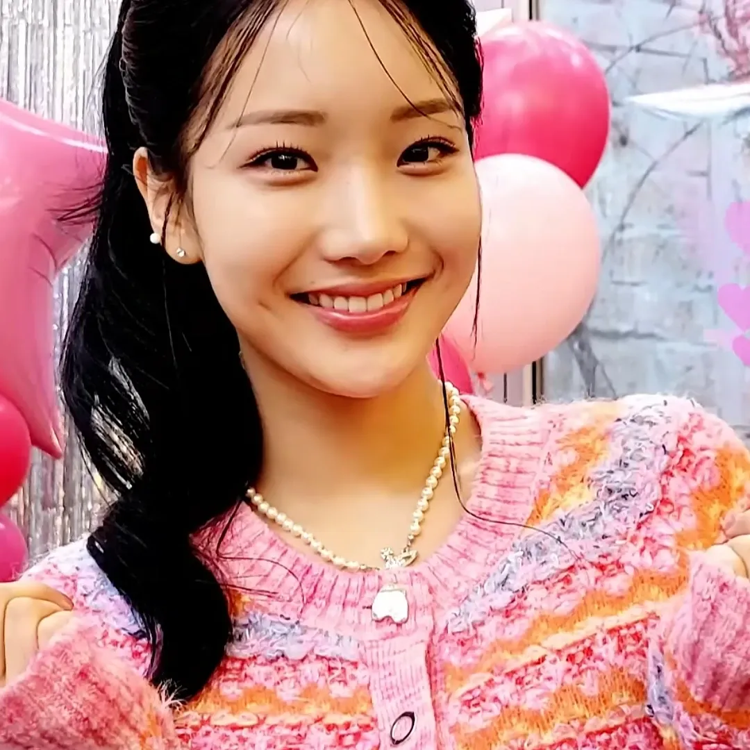 Behind-the-scenes cut of Kim Soyeon (2004)