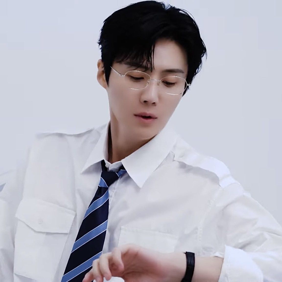 Behind-the-scenes cut of Kim Seonho