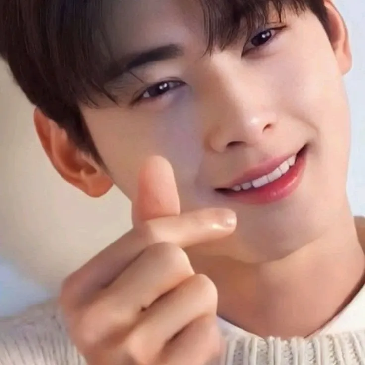 Recent activity shot of Cha Eunwoo