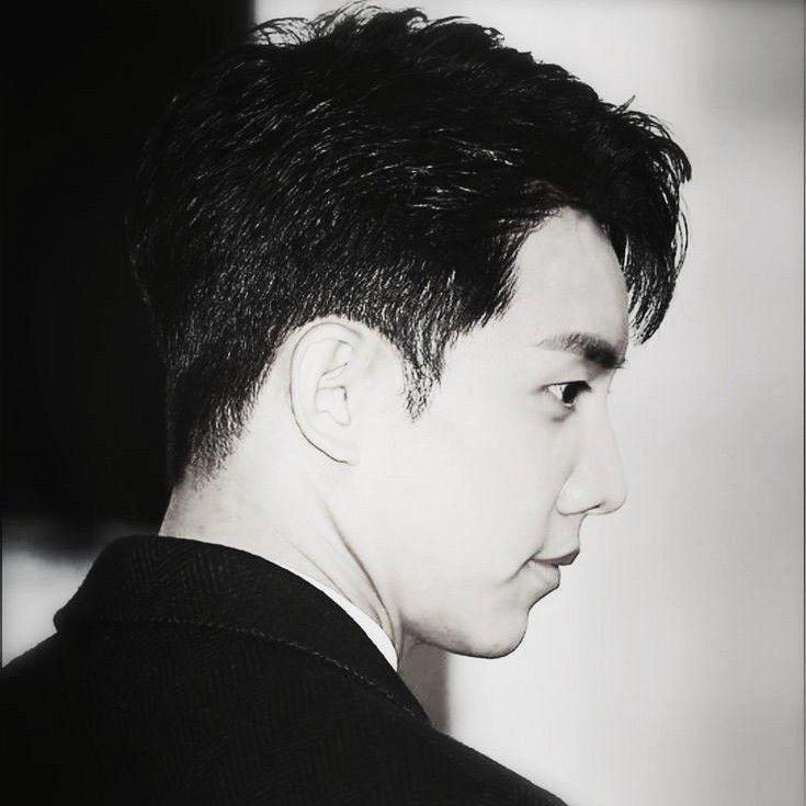 Foto terbaru dari Lee Seunggi