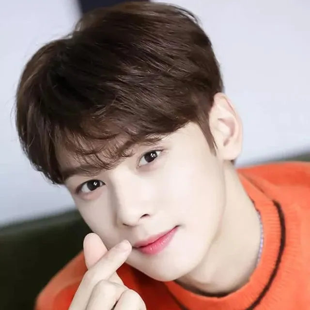 Recent activity shot of Cha Eunwoo