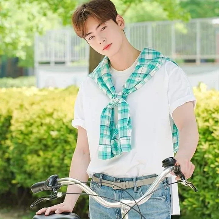 Recent activity shot of Cha Eunwoo