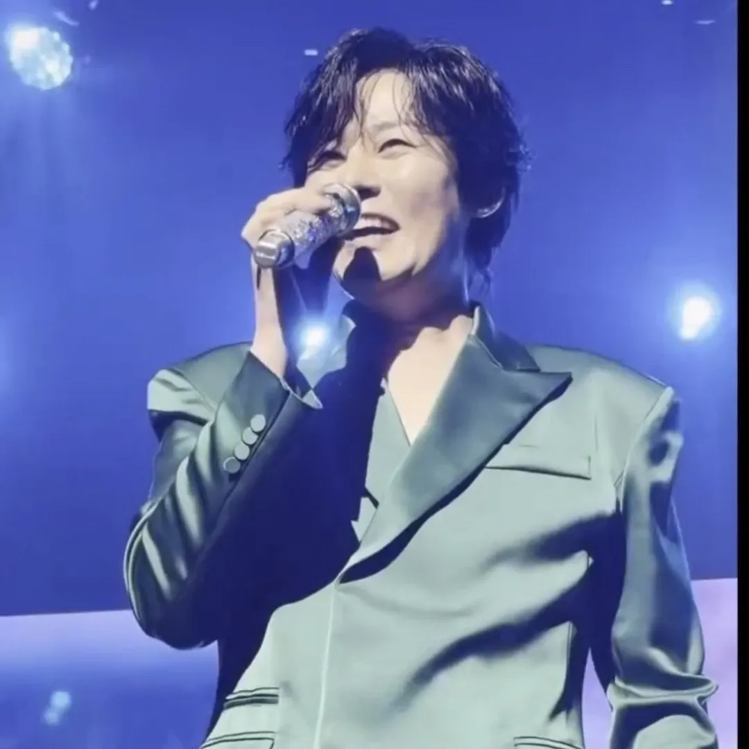 A moment captured by a fan of Kang Moonkyung