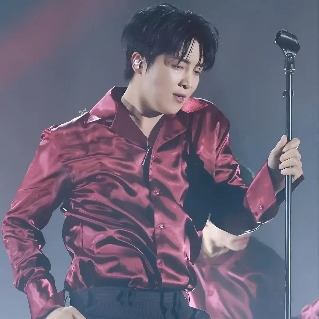 A moment captured by a fan of Hwang Yunsung