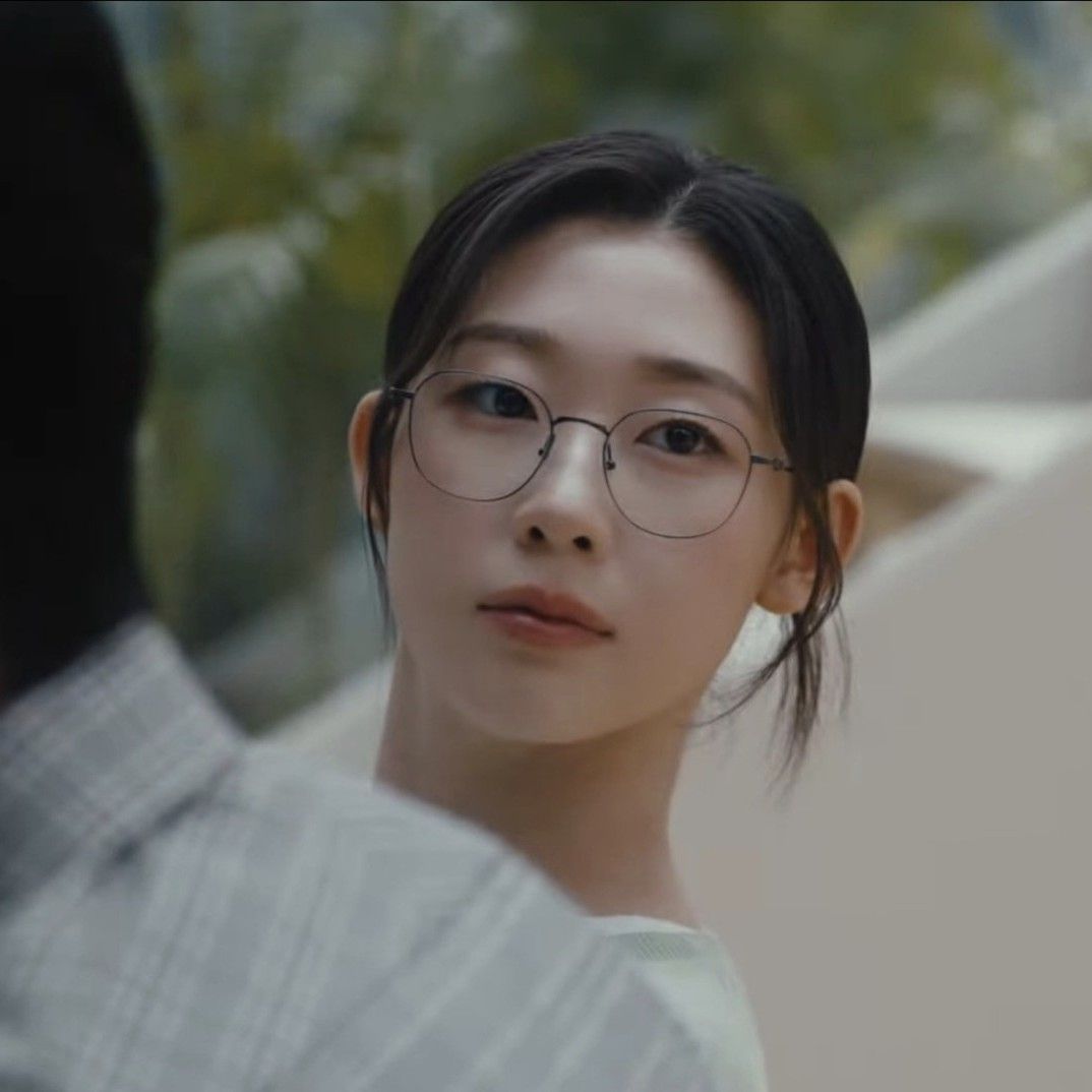 Behind-the-scenes cut of Han Yeji