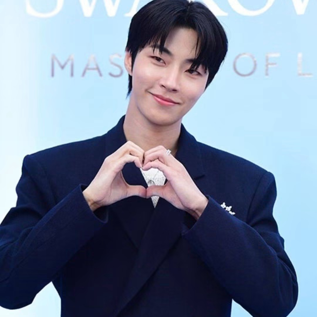 황인엽의 최신 사진