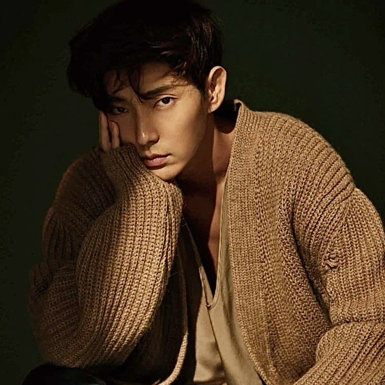 A moment captured by a fan of Lee Joongi
