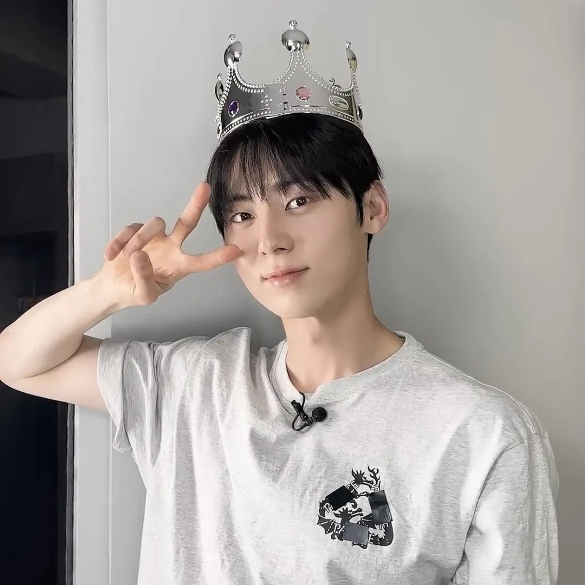 Behind-the-scenes cut of Hwang Minhyun