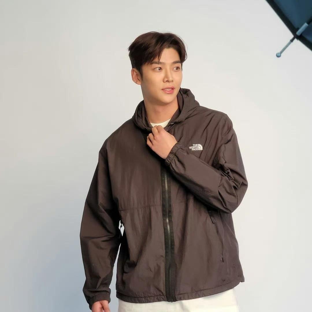 Momen yang diabadikan oleh penggemar Rowoon