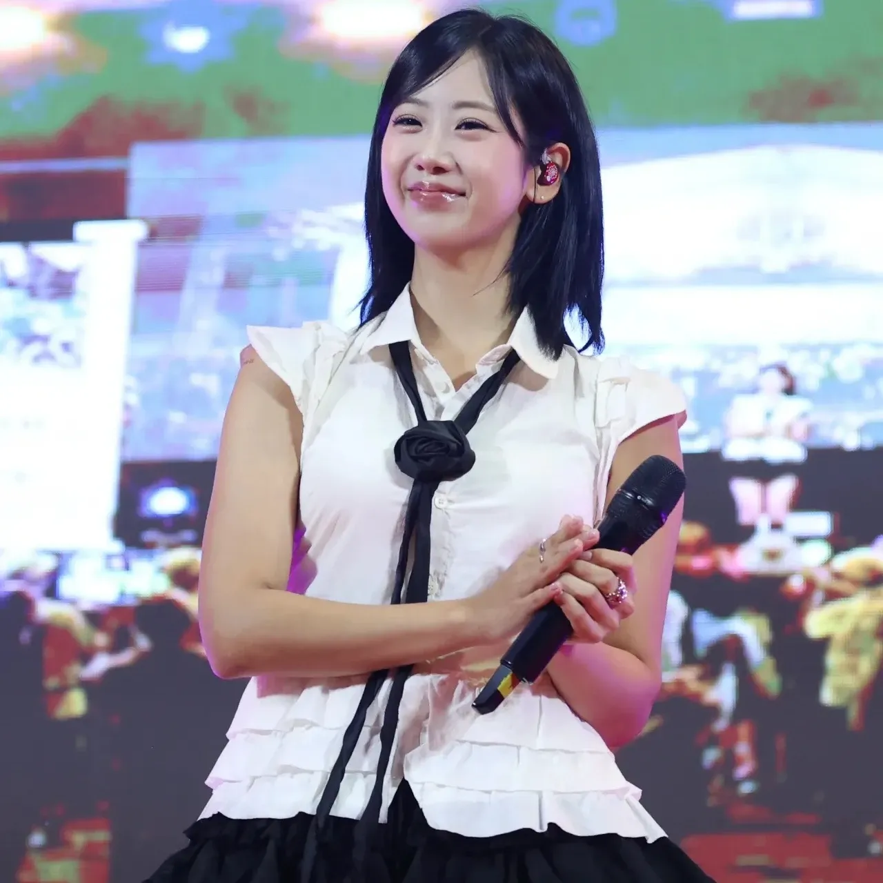Behind-the-scenes cut of Kang Hyeyeon