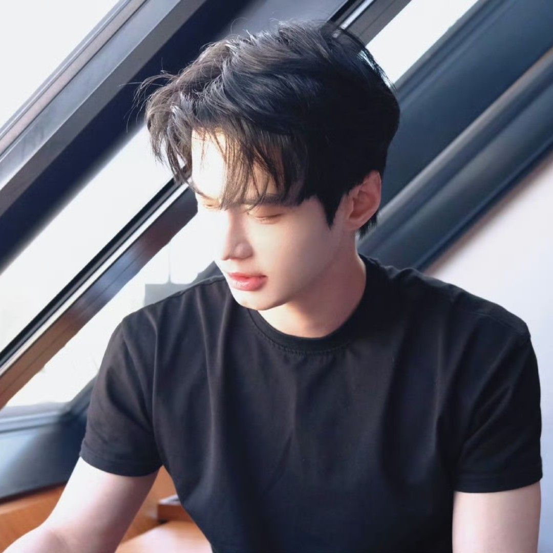 Latest photo of He Yu