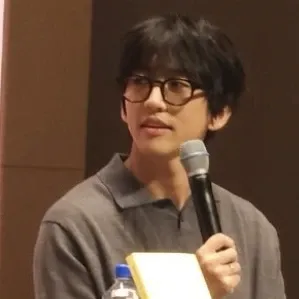 粉絲拍下的李承允瞬間
