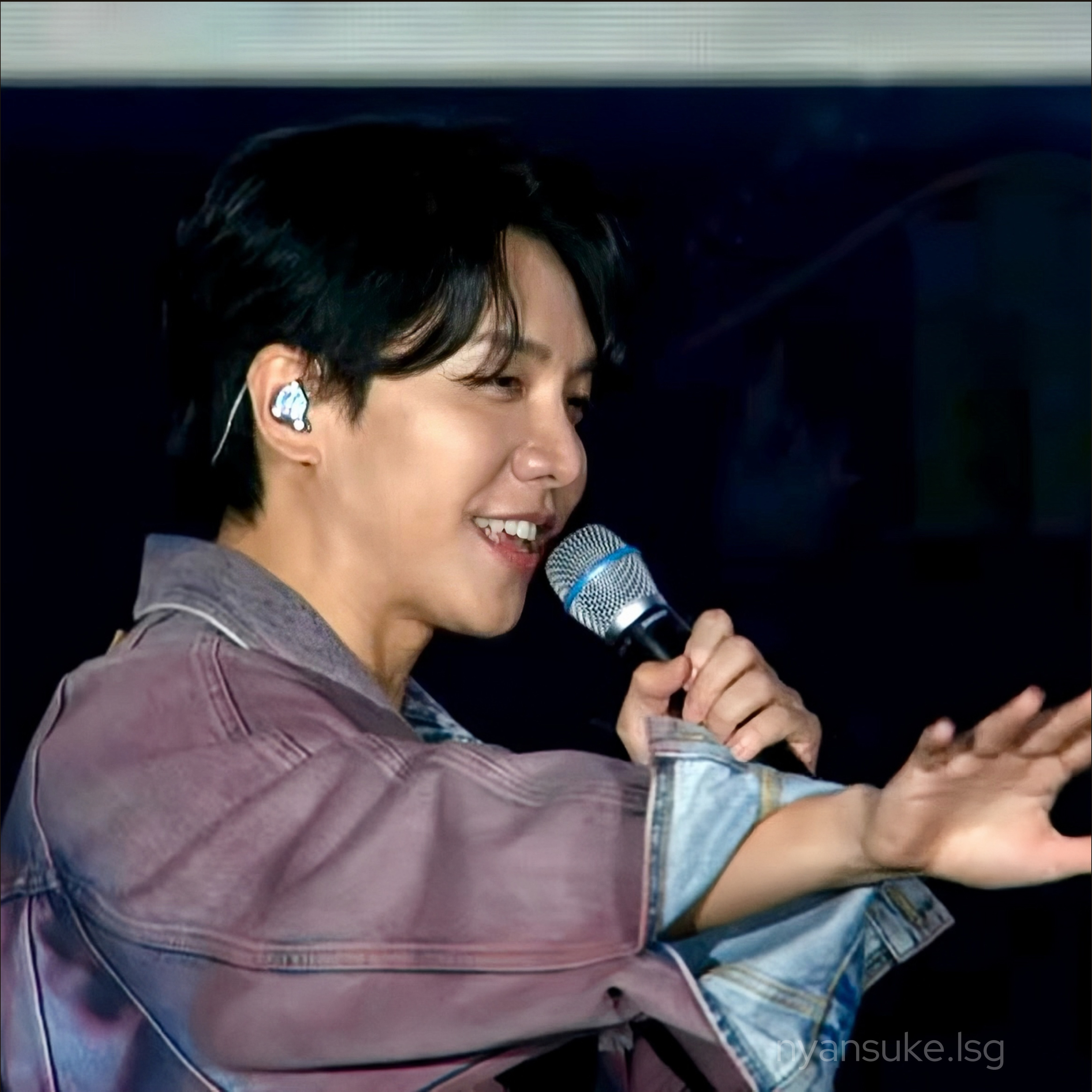 A moment captured by a fan of Lee Seunggi