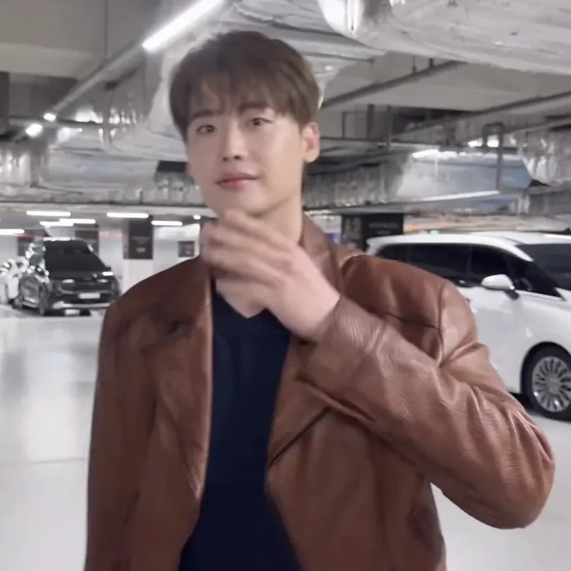 Recent activity shot of Lee Jongsuk