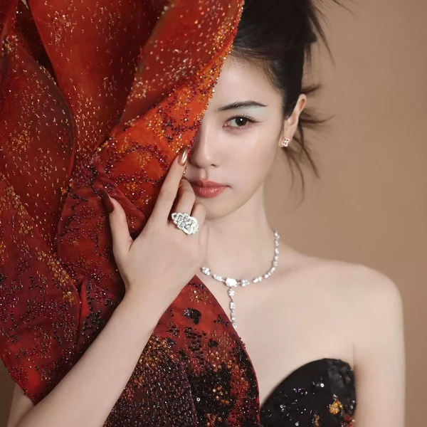 Representative photo of Bai Lu showing their charm