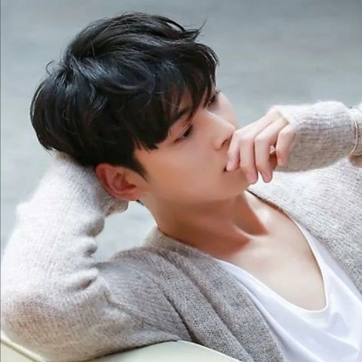 A moment captured by a fan of Cha Eunwoo