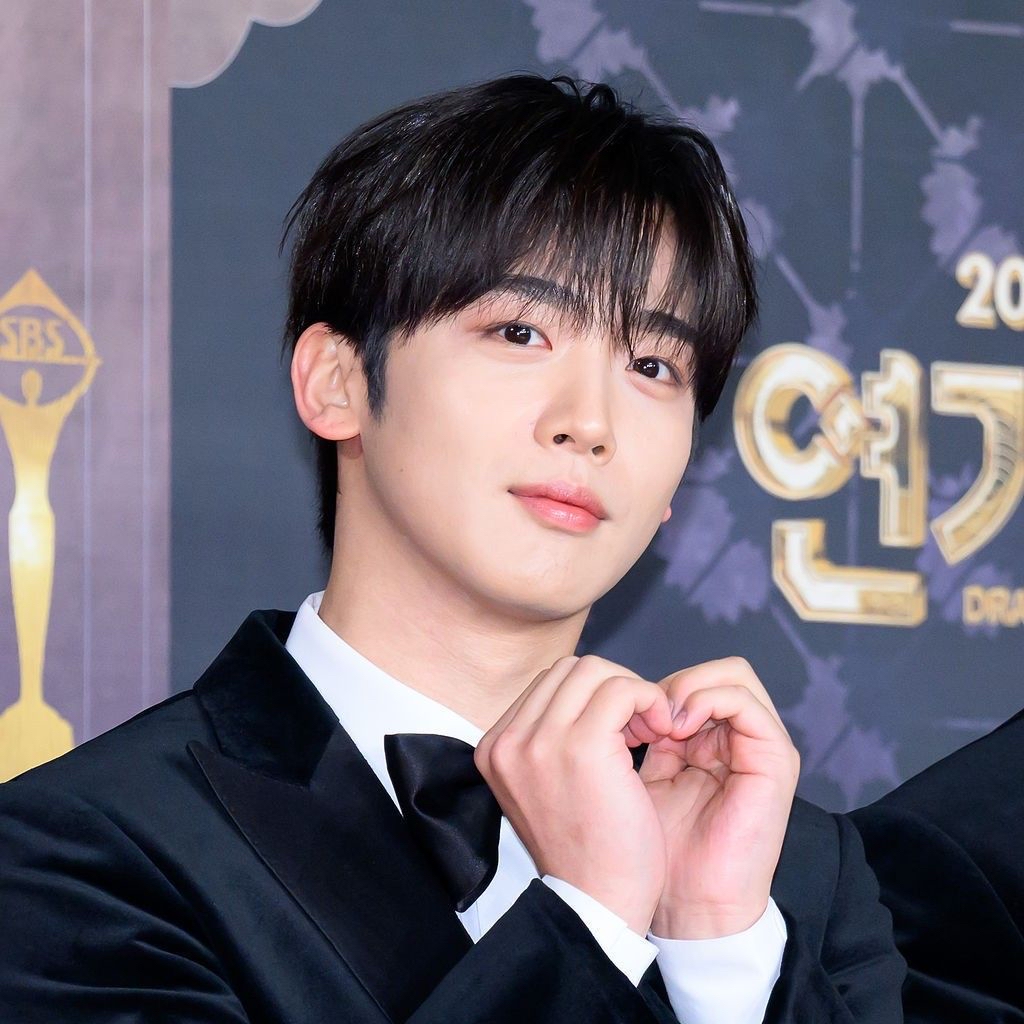 Behind-the-scenes cut of Kim Yohan