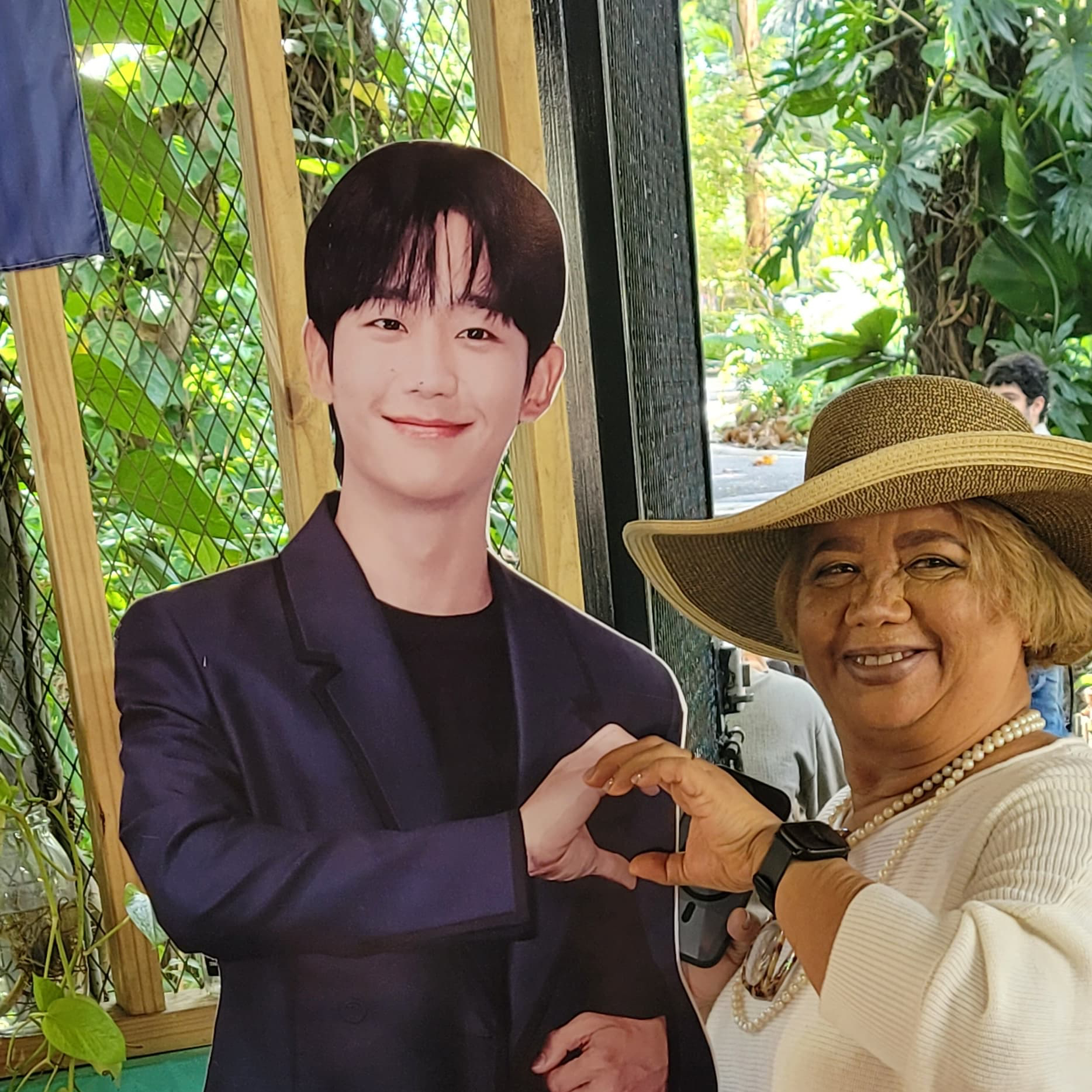 粉丝拍下的丁海寅瞬间