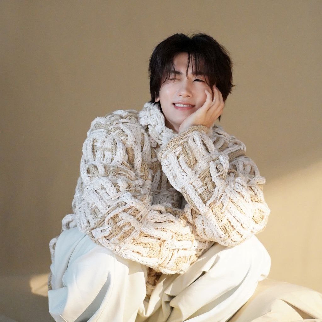 A moment captured by a fan of Park Hyungsik