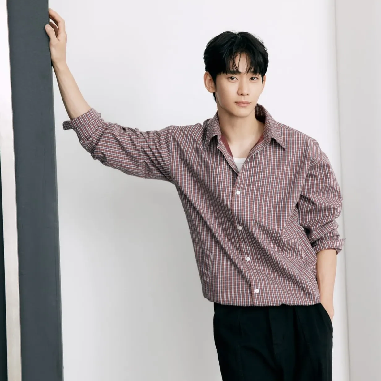 Behind-the-scenes cut of Kim Soohyun