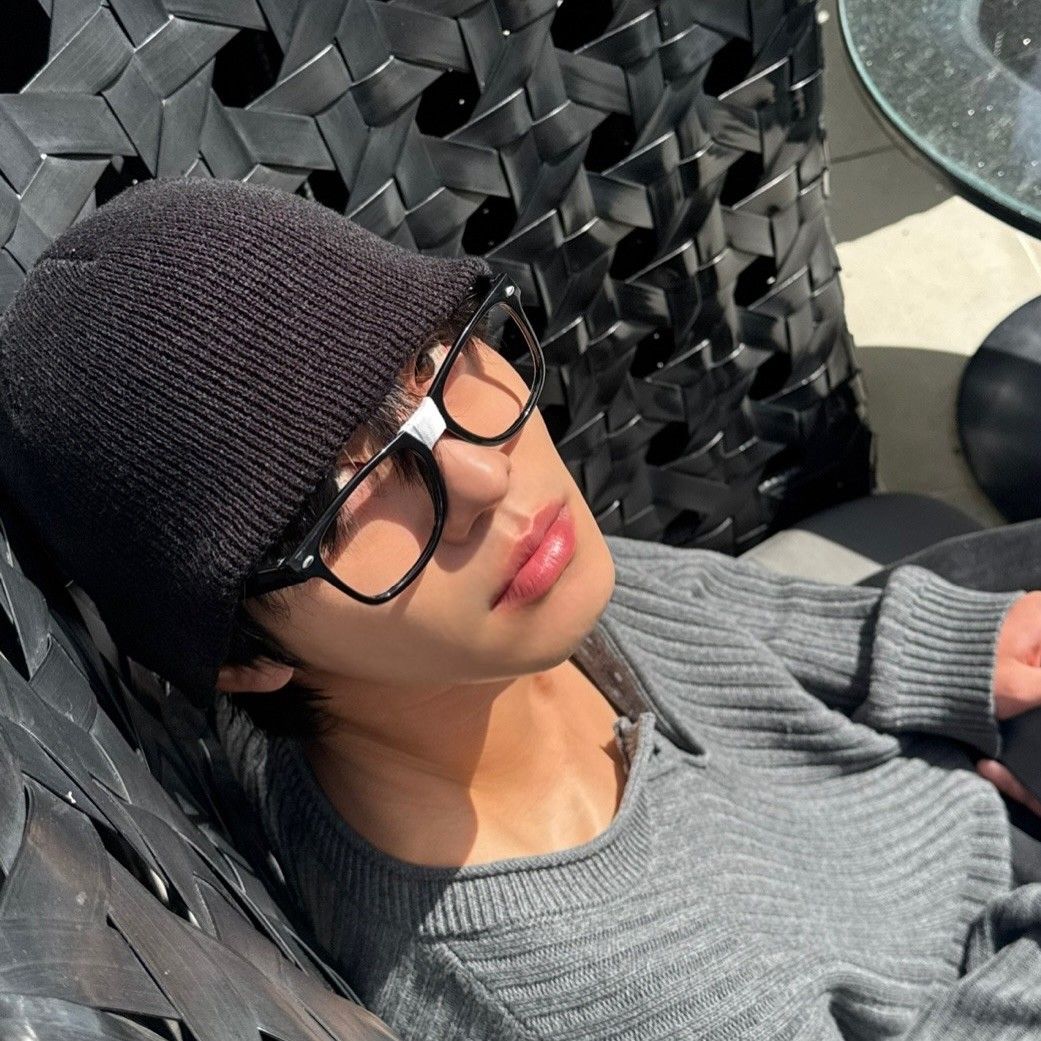 Behind-the-scenes cut of Ahn Hyoseop