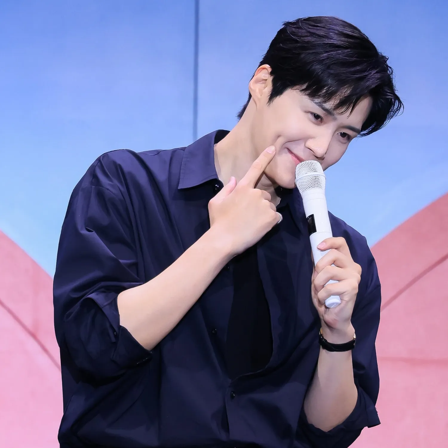 Behind-the-scenes cut of Kim Seonho