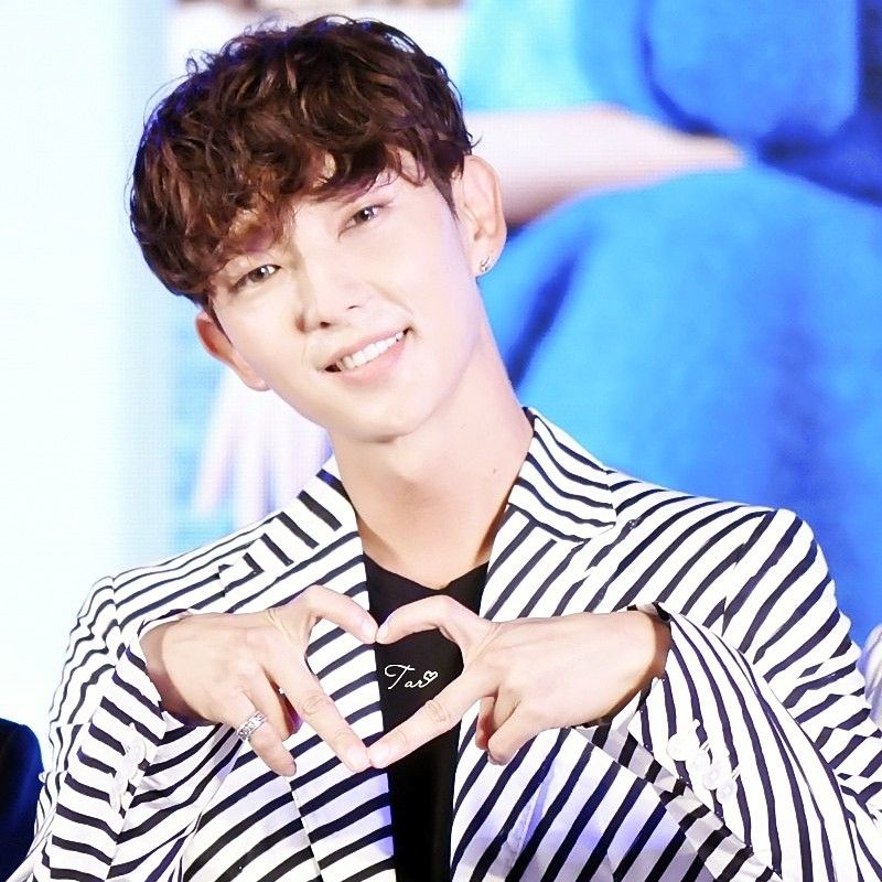 A moment captured by a fan of Lee Joongi