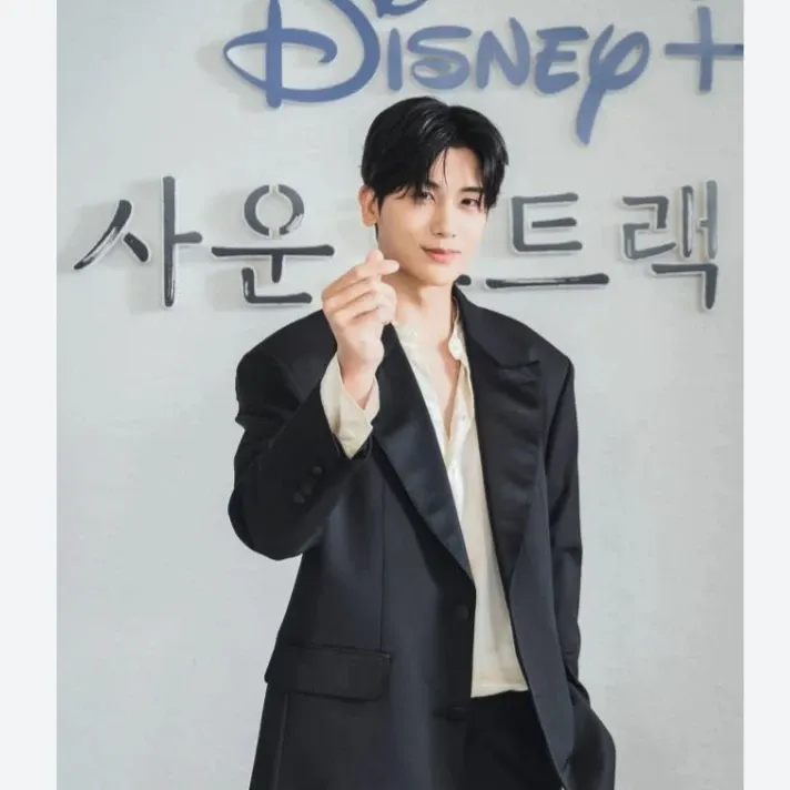 Latest photo of Park Hyungsik