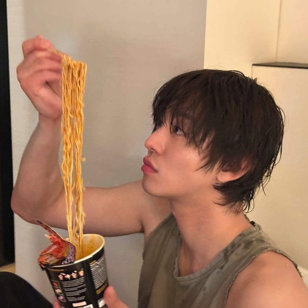 A moment captured by a fan of Ahn Hyoseop