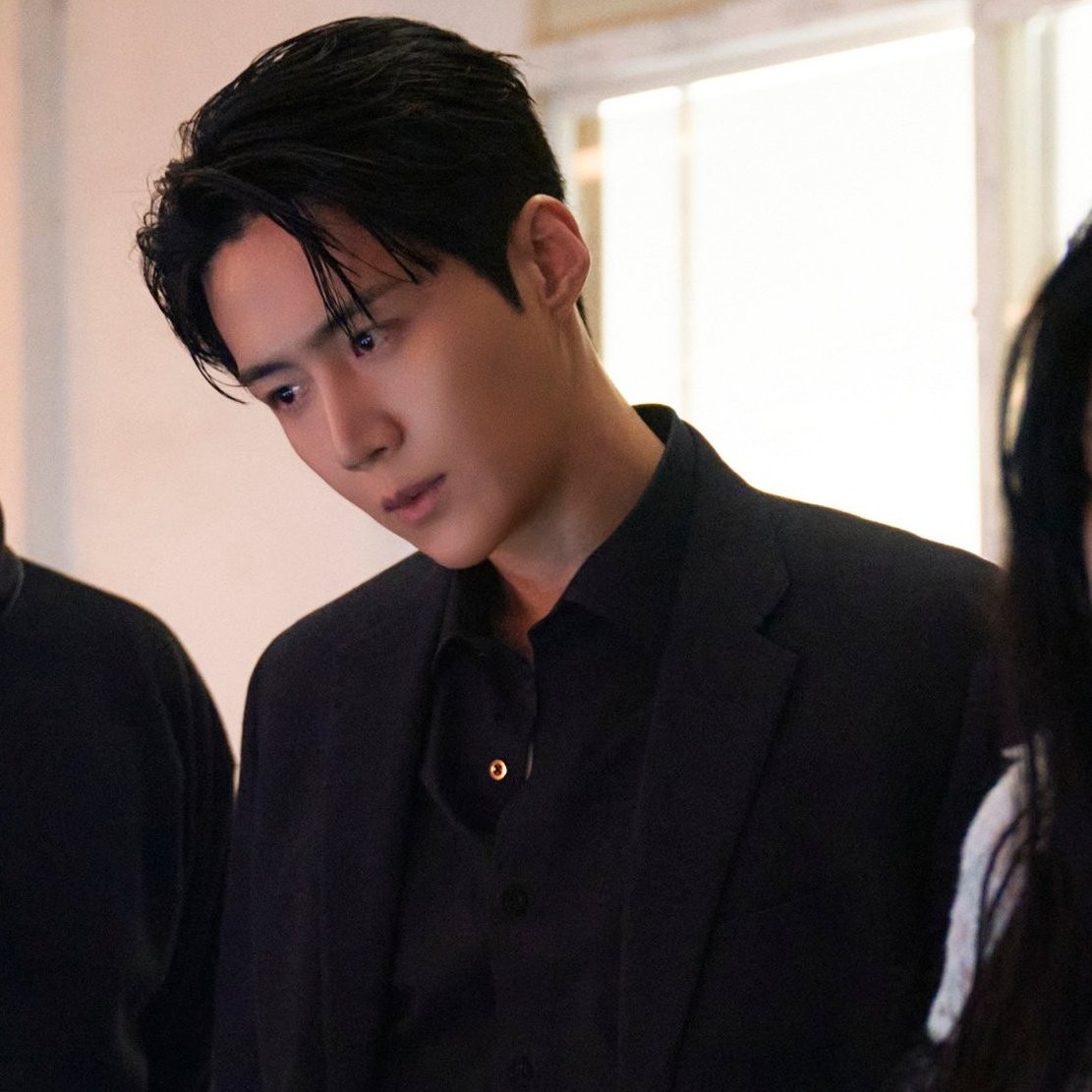 Behind-the-scenes cut of Kim Seonho