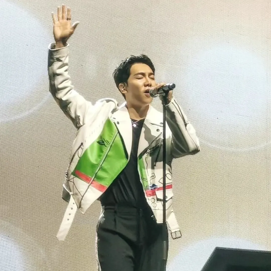 A moment captured by a fan of Lee Seunggi