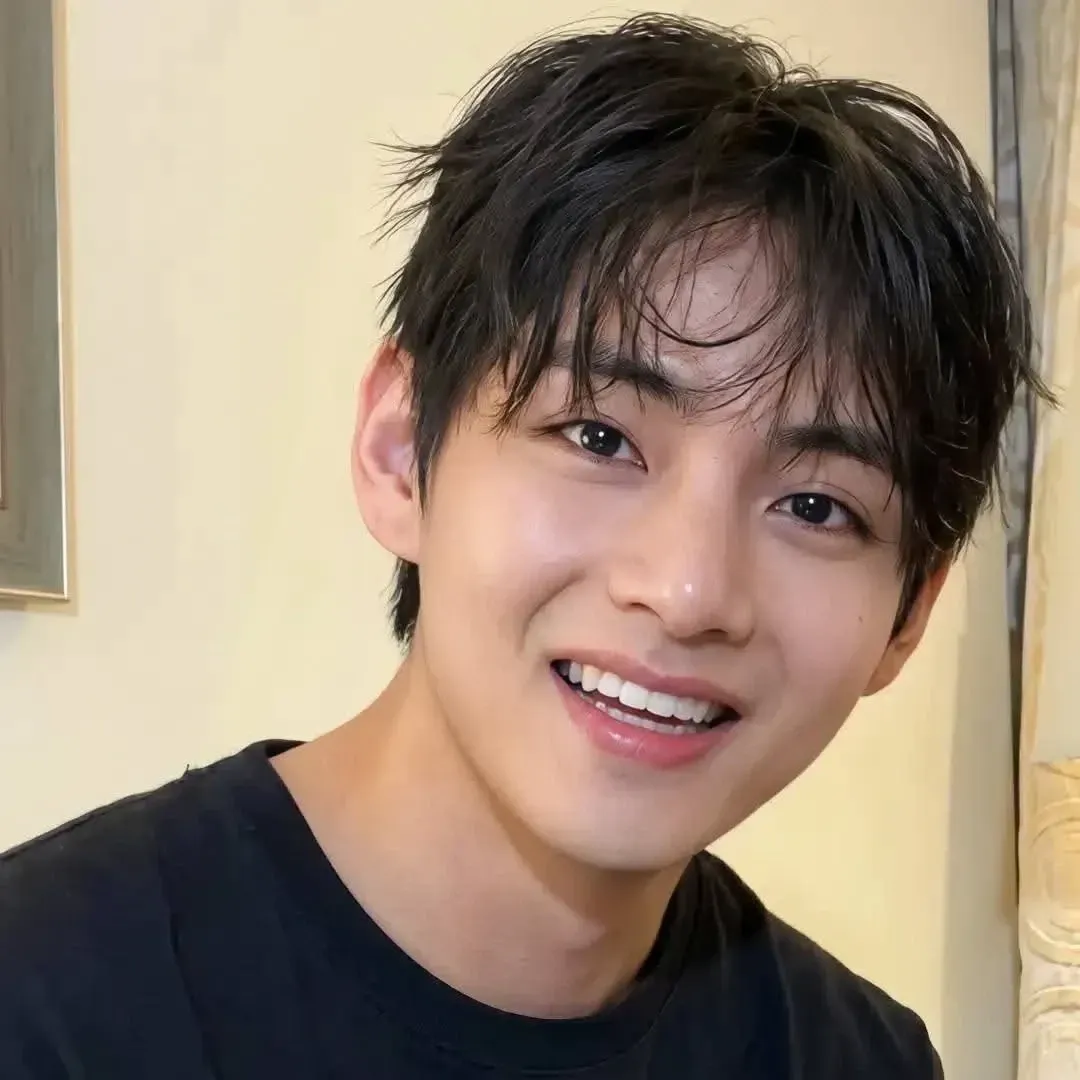 Recent activity shot of Kim Taehyung (V)
