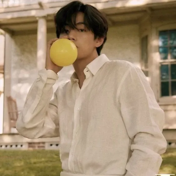 Recent activity shot of Kim Taehyung (V)