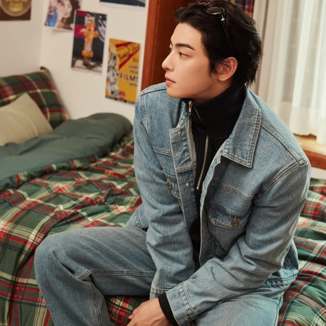 Latest photo of Cha Eunwoo