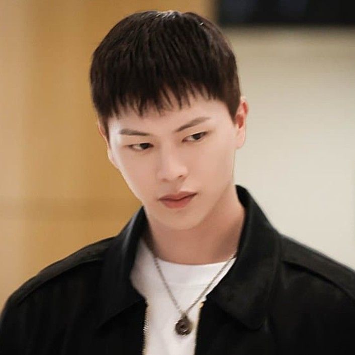 A moment captured by a fan of Yook Sungjae