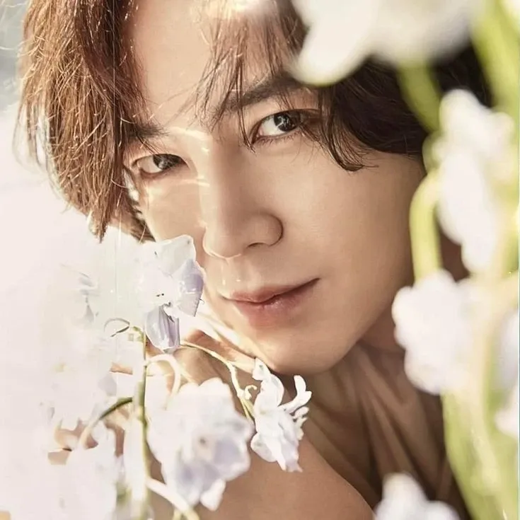 Latest photo of Jang Geunsuk