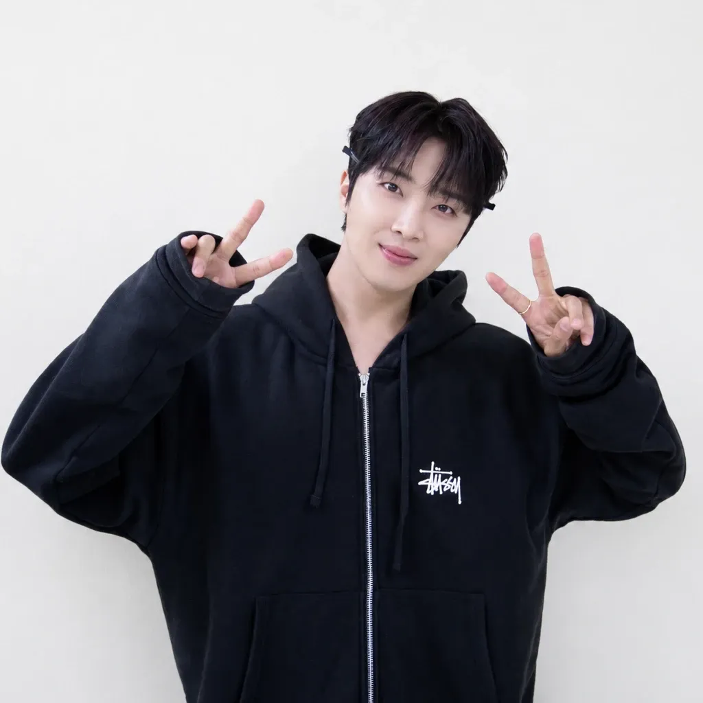 Behind-the-scenes cut of Hwang Yunsung