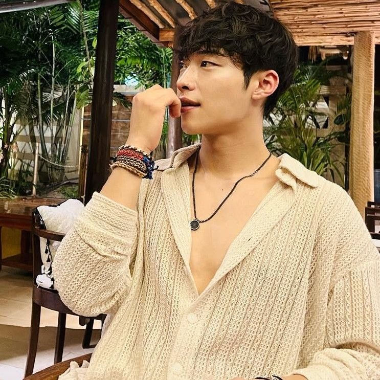 A moment captured by a fan of Woo Dohwan