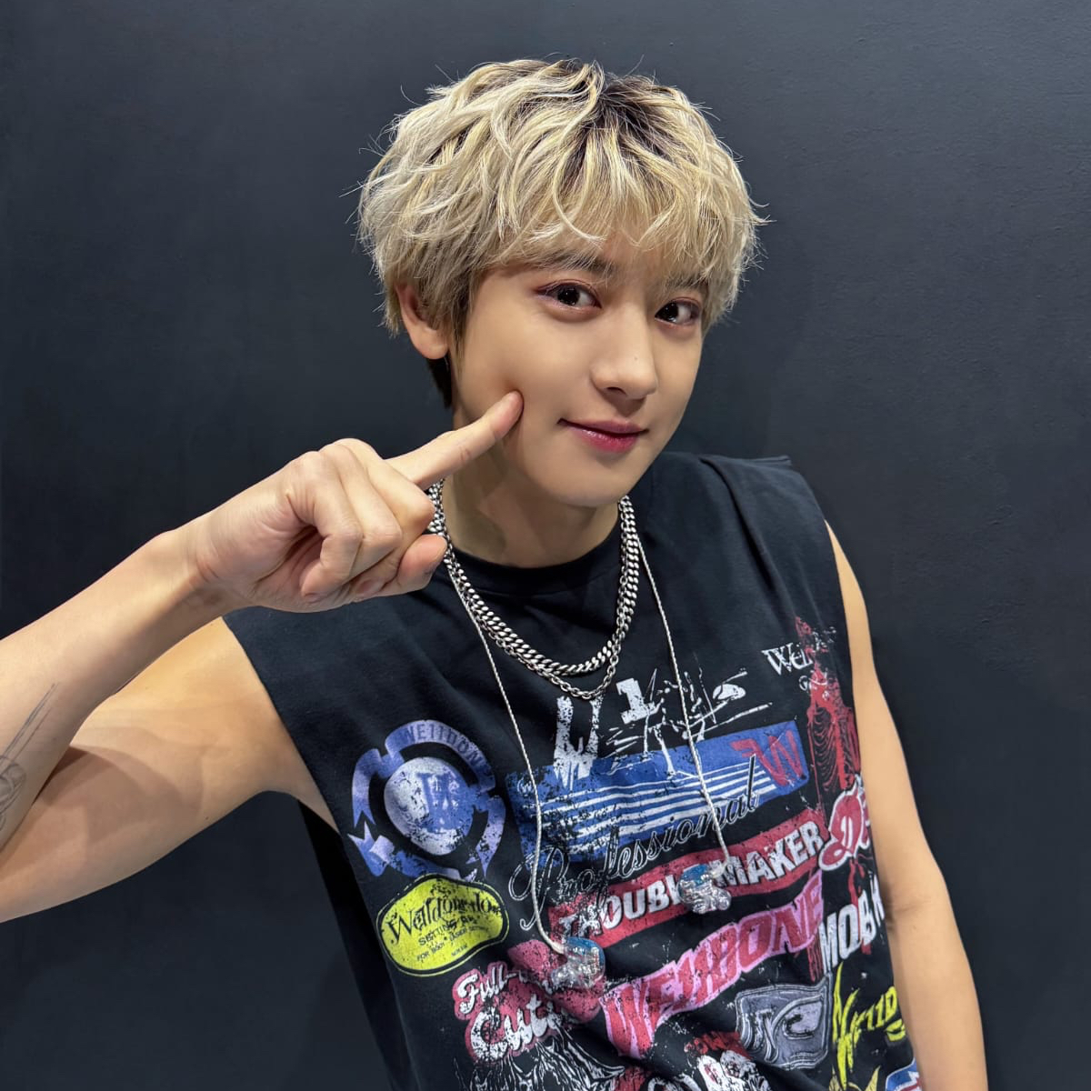 Behind-the-scenes cut of Chanyeol