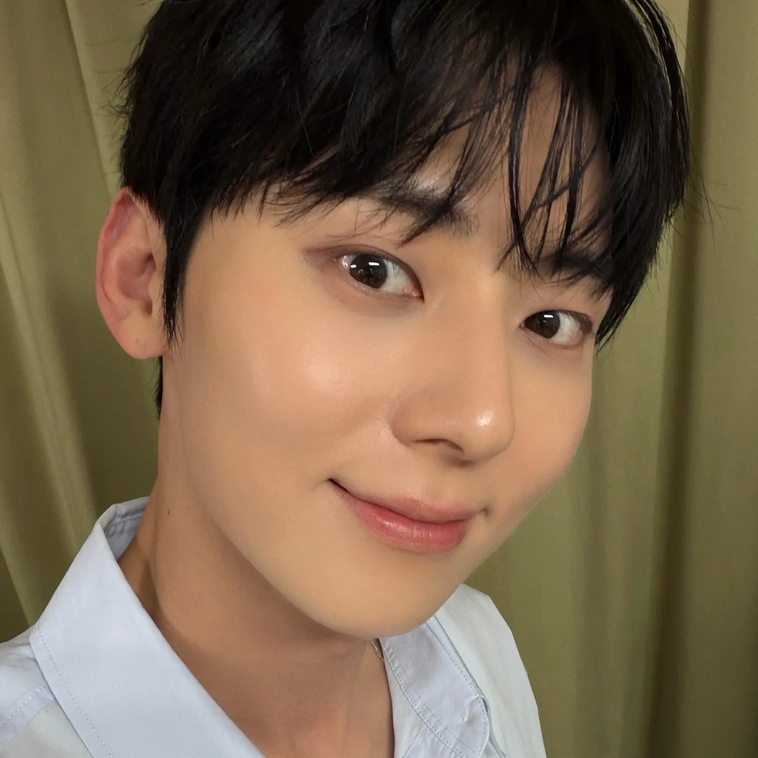 A moment captured by a fan of Hwang Minhyun