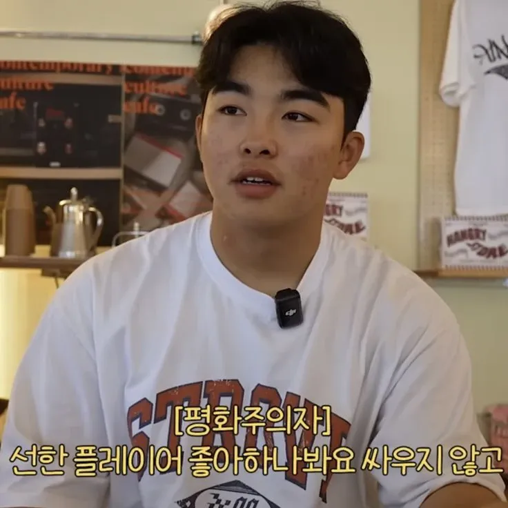 Behind-the-scenes cut of Moon HyunBin
