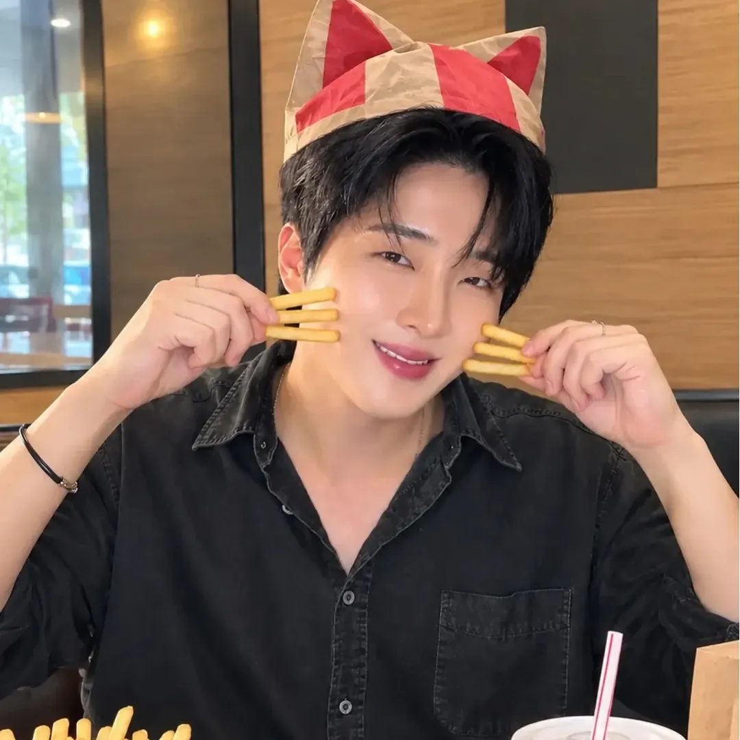 Latest photo of Hwang Yunsung