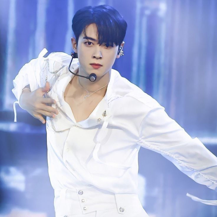 Latest photo of Cha Eunwoo