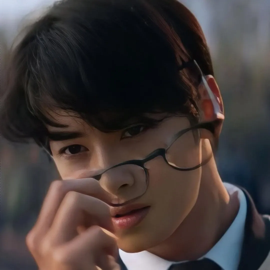 Recent activity shot of Cha Eunwoo